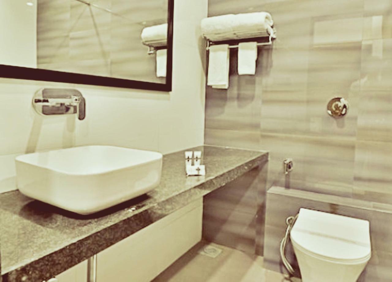 Genx Surat By 1589 Hotels Palsana  ภายนอก รูปภาพ