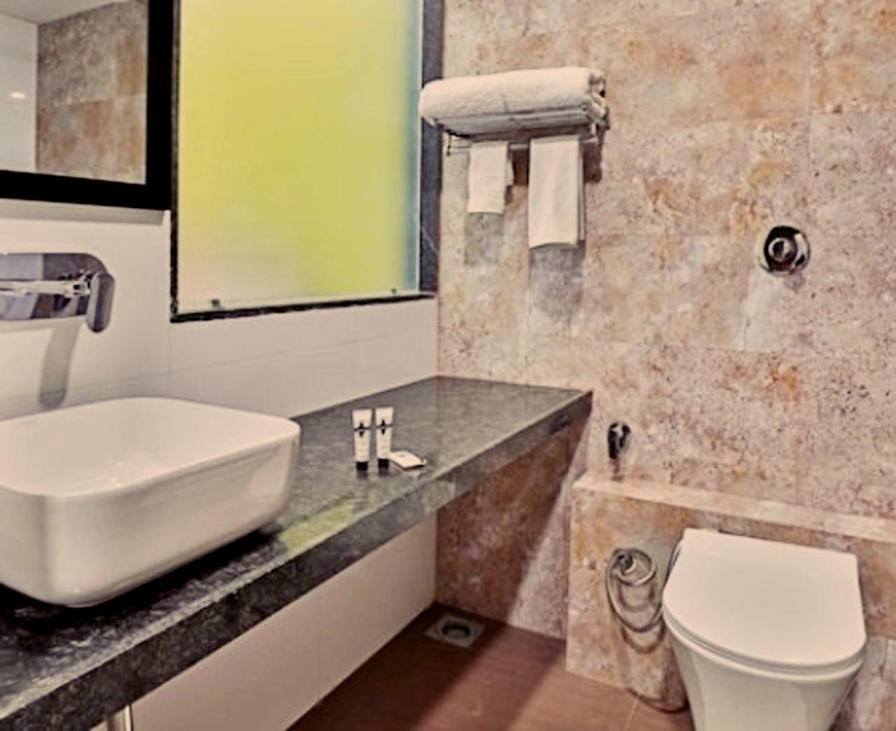 Genx Surat By 1589 Hotels Palsana  ภายนอก รูปภาพ